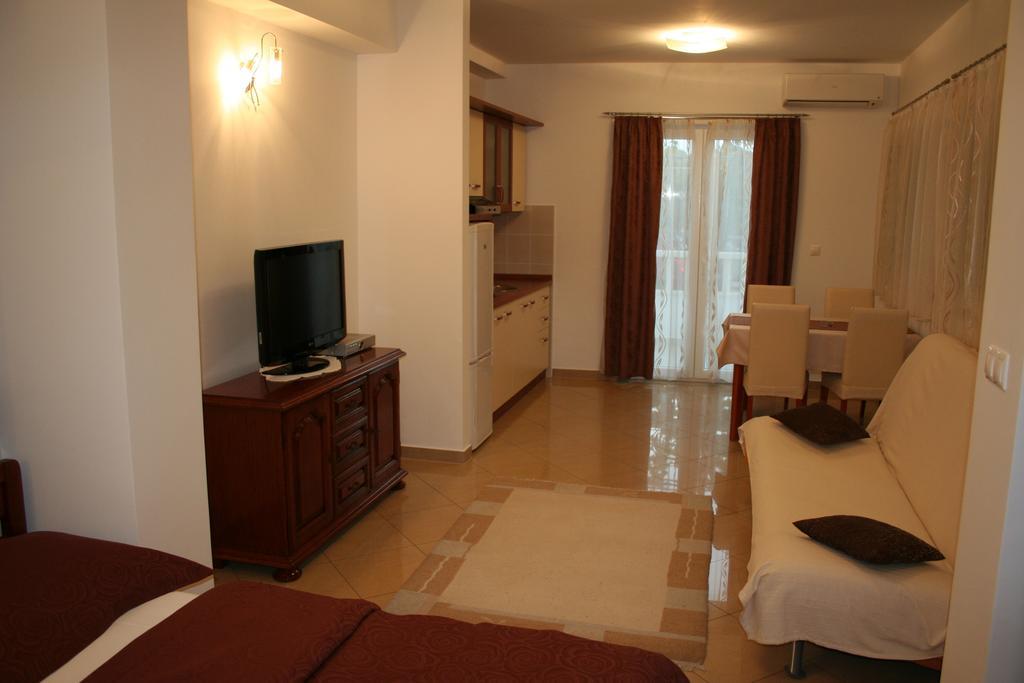 Apartments Villa Sunce Dugi Rat Quarto foto