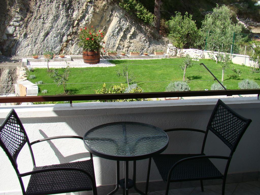 Apartments Villa Sunce Dugi Rat Quarto foto